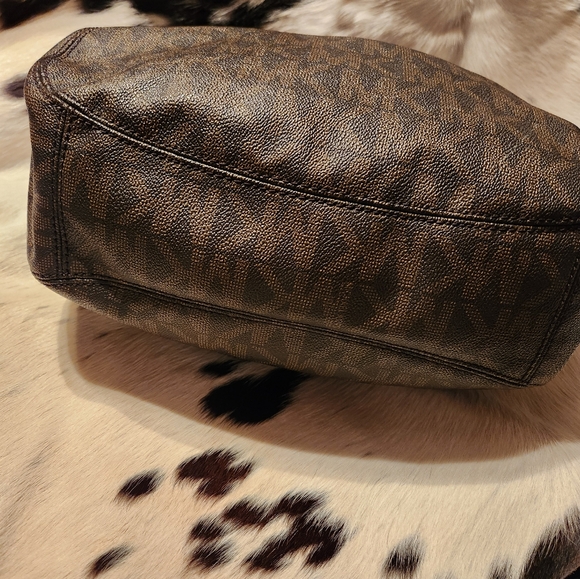 MICHAEL KORS SINATURE BROWN HOBO/SHOULDER BAG AND WALLET - Picture 4 of 10